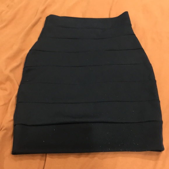 A’gaci black pencil skirt - Picture 3 of 3